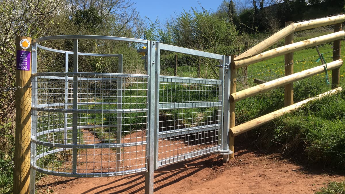 New kissing gates for popular footpaths wsfp.co.uk