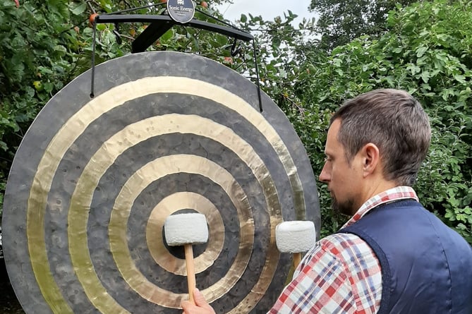 Reuben Coté banging his gongs