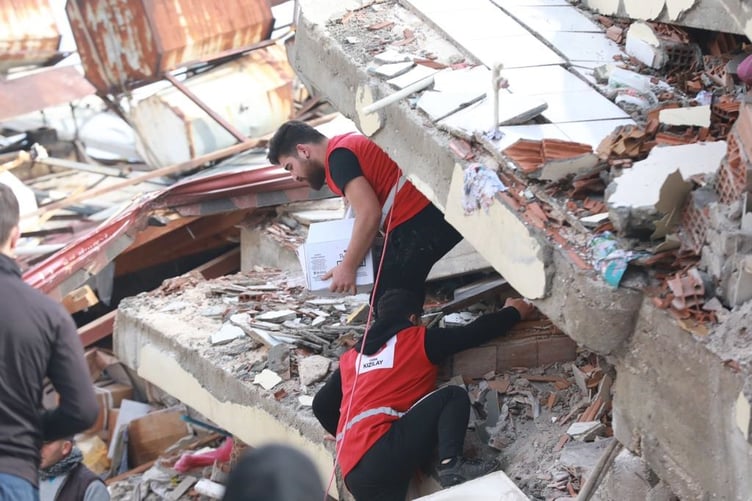 The International Federation of Red Cross and Red Crescent Societies (IFRC) is launching Emergency Appeals for CHF 200 million to respond to a deadly 7.4 magnitude earthquake in Türkiye and Syria.
The Turkish Red Crescent and Syrian Arab Red Crescent have immediately mobilized to support communities affected: needs are growing minute by minute. Rescue teams have been reaching hardest-hit areas where survivors remain trapped under rubble.
In Turkey, teams from the Turkish Red Crescent deployed in ten affected provinces in the south and southeast regions with stocks of food and basic aid items such as tents and blankets to support those injured and evacuated. Their teams are also providing psychological support, distributing hot meals and sending its national stock of blood and plasma to the affected regions.