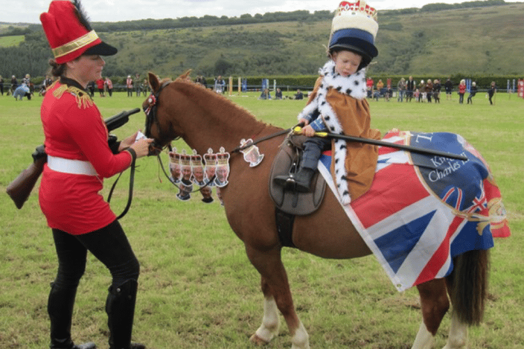 A patriotic Hawkridge Revel children's mounted fancy dress entry.