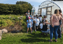 Pupils visit community garden to learn about vegetables