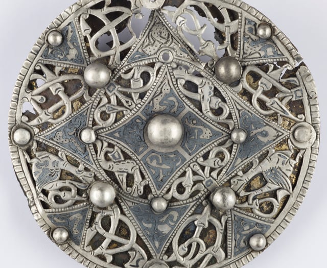 King Alfred-era brooch goes on show in museum