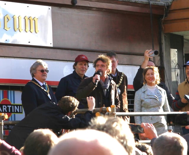 Richard Hammond mobbed by crowds at museum opening