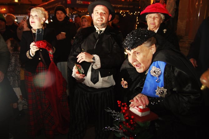 'Queen Victoria' switches on Minehead's Christmas lights.