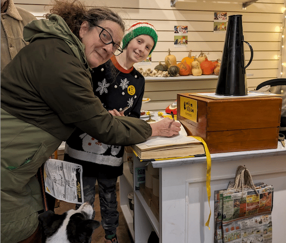 A 'customer' makes a plastic free pledge in Porlock's Down To Zero pop up shop.