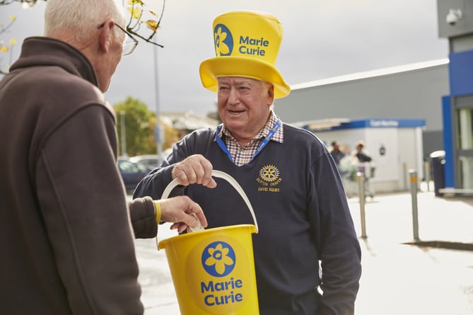 David Squire volunteering for Marie Curie's fund-raising Great Daffodil Appeal last year.