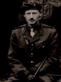Minehead-born Brigadier Sir Mark Henniker in his 1st Airborne Division days.