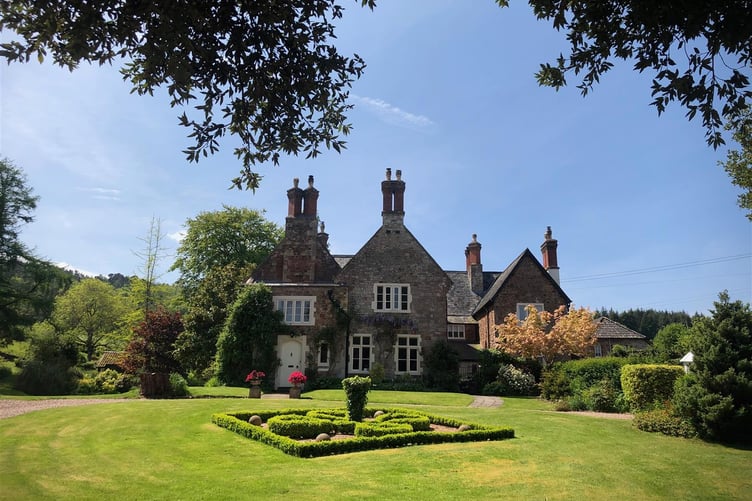 manor house luccombe