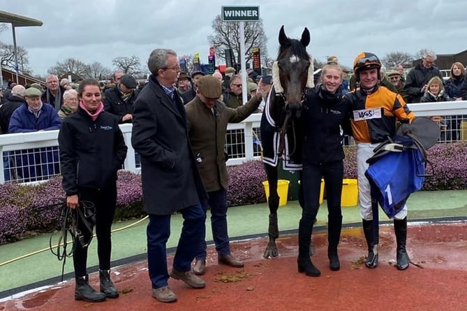 Activist in the winners enclosure at Taunton along with Amy Clark ( left) Neve Daniel, jockey Jack Tudor and winning connections.