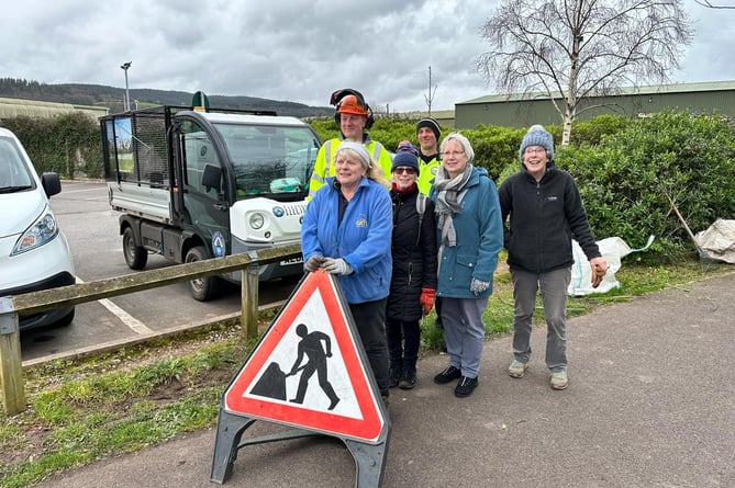 Wombles and town council staff have given a popular Minehead walkway a spring clean.
