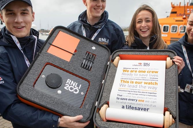 The RNLI's 200th anniversary 'One Crew' scroll will be visiting Minehead as part of a nationwide journey.