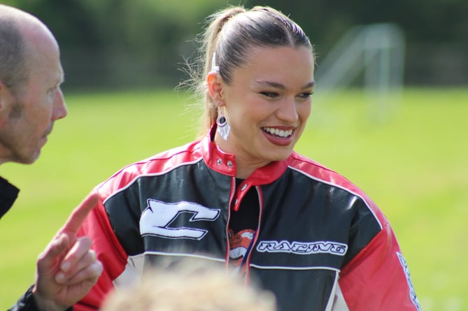 Rugby star Jodie Ounsley visits Dansfield School