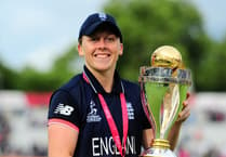 England captain Knight joins Somerset 