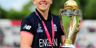 England captain Knight joins Somerset 
