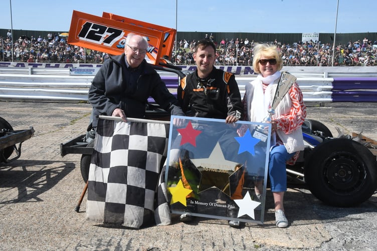 Matt Stoneman won the Duncan Pike Trophy - as presented by Doug Pike (Duncan's father) and Kim Pike (Duncan's wife)