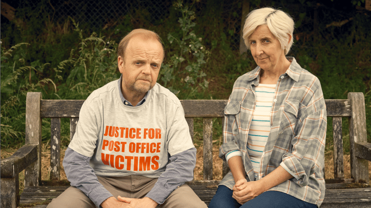 Toby Jones and Julie Hesmondhalgh, who play wronged Postmaster Alan Bates and his partner Suzanne Sercombe in the ITV drama 'Mr Bates vs The Post Office’.