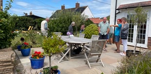 Neighbours visit each other's gardens and take tea