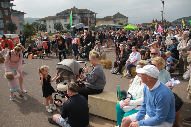 Fine weather helped to attract crowds of visitors to Minehead Bay Festival Saturday.