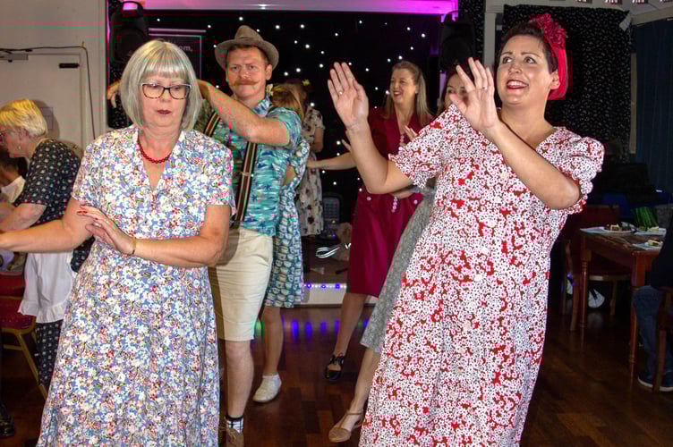 Dancing to the sound of the forties (Photo: Nick Richart)  