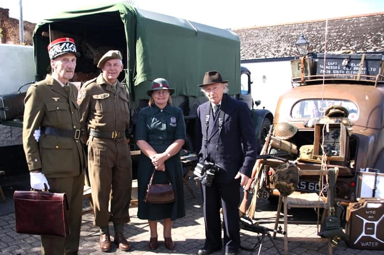 General de Gaulle and General Montgomery stop for a chat (Photo: Bettina Walker)