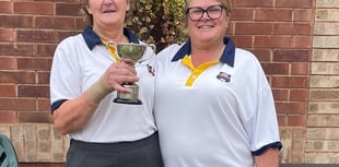 Sue Cox wins ladies singles final against Sara Rew