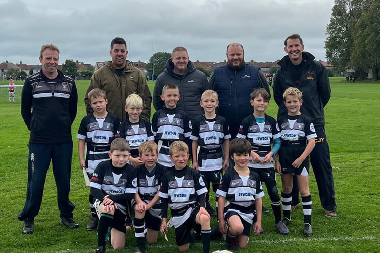 Minehead Under 8s with their coaches