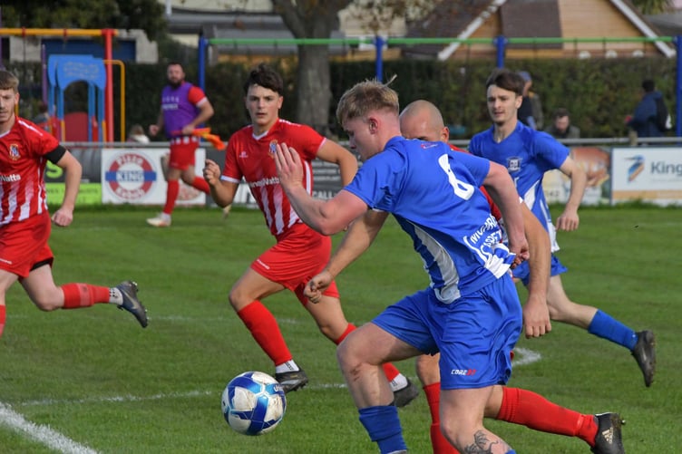 Josy Elston on the attack for Minehead as they beat Saltford in a close game (Photo: Alain Lockyer)