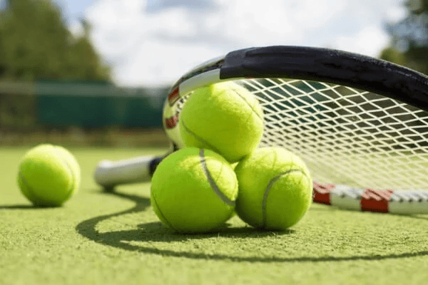 Bright start by Minehead Tennis Club