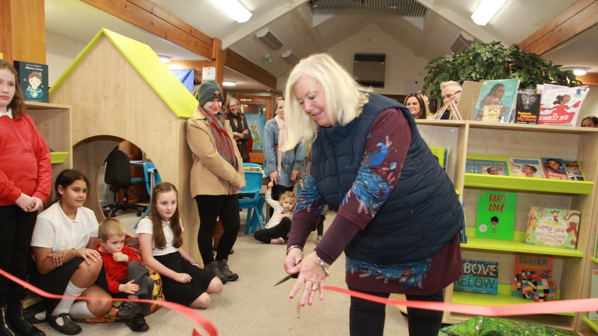 new-library-for-pupils-of-dulverton-schools-is-officially-opened-by