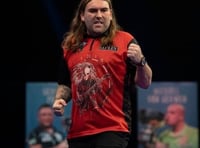 Searle chases £500,000 darts jackpot 