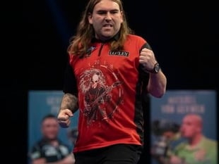 Searle chases £500,000 darts jackpot 