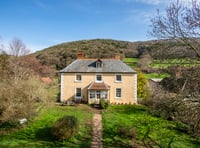 Beautiful six bedroom 18th century country home available for £800,000