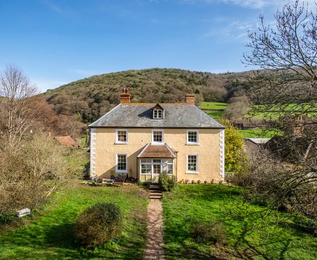 Beautiful six bedroom 18th century country home available for £800,000