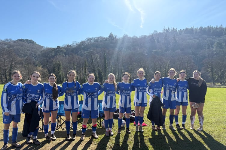 Minehead march on in Somerset Under 16 Girls League