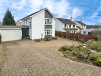 Modern property in prime Minehead location available for £585,000