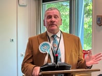 Councillor sorry he was caught urinating in residential area