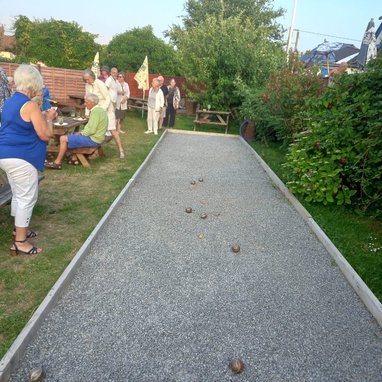 A midsummer barbecue and boule evening was enjoyed by Watchet Twinning Society.
