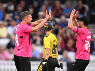 Somerset through to T20 quarter finals after beating rivals