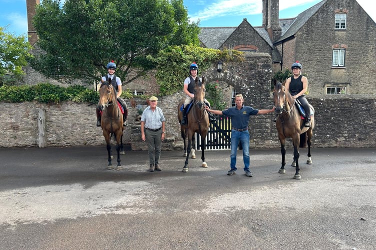 Lowrys Bar ridden by Zara Mason, Philip Hobbs, Sober Glory ridden by Joe Rashleigh, Johnson White and Starzand ridden by Lilly Hicks.