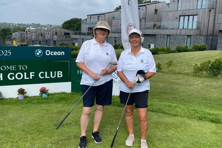 Cath and Hazel Binding representing Minehead in the Australian Spoons competition at Falmouth