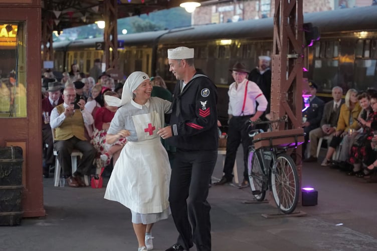 Minehead Railway Station will see hundreds of people dancing to 1940s tunes during a weekend of Forties fun.
