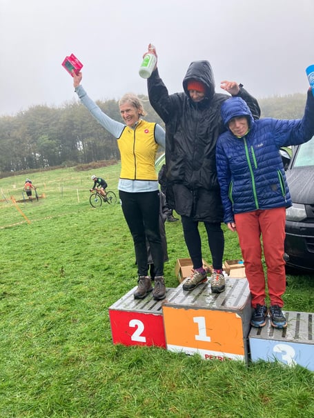 Louise Crossman ơn the second step of the podium