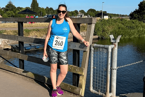 Minehead parent Helen Pogson is to run the London Marathon to raise funds to help families affected by the town's middle school coach crash tragedy.