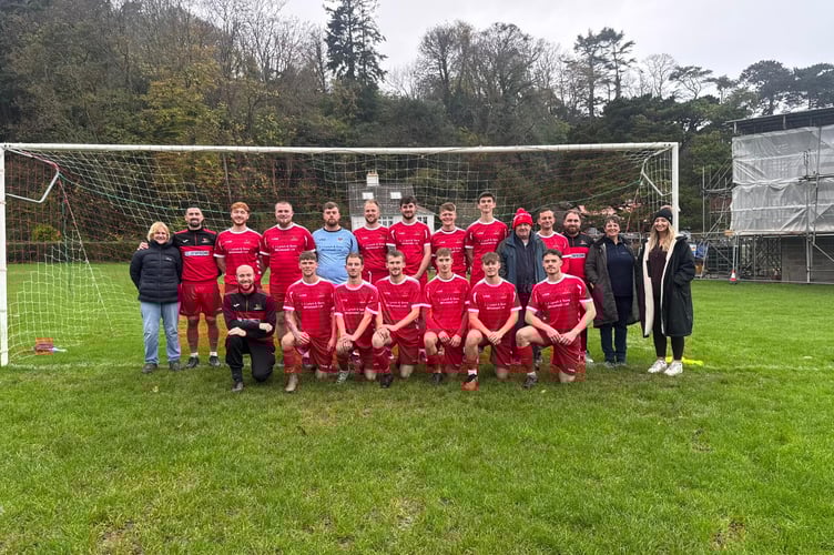 Porlock, with representatives from shirt sponsors C J Lynch, back left to right: Barbara Healey, Mike Mullen, Cody Truscott, Ryan Parsons, Connor Paterson, Chris James, Jari High, Ollie Morris, Caleb Laney, John Healey, Zac Brown, James Griffiths, Tracy Lynch and Shauna Lynch; front Row: Darren Sherring, Braden Taylor, Oliver Heathfield, Declan Paterson, Finley Priddle, Lewis Goodrum and Harry Kiel.