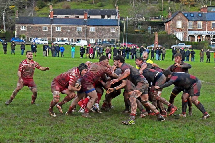 Paignton peel away from a scrum