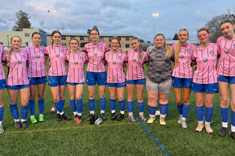 Minehead Women maintain 100 per cent record