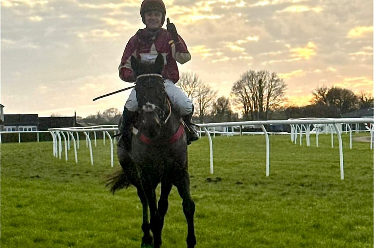 Apples Moon after winning at Wincanton ridden by Sean Houlihan