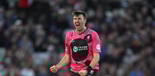 Allrounder Overton signs new long-term deal 