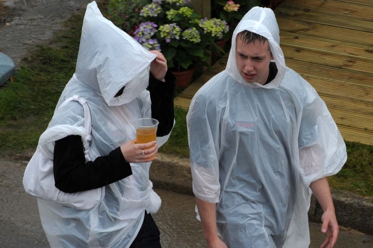 Golfers defy the wet weather