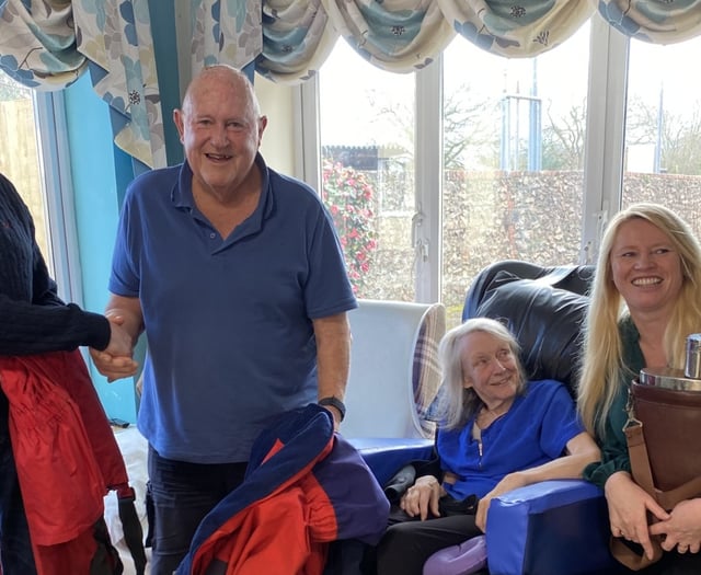 Yachtsman donates kit to charity